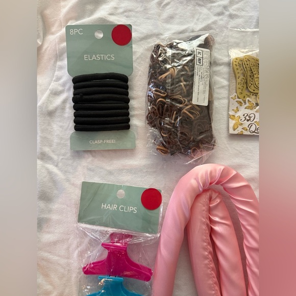 Bundle of Accessories for Hair and Butterflies 3D Decoration - Picture 3 of 4